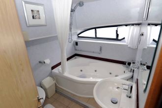 Lady Jennifer Bathroom