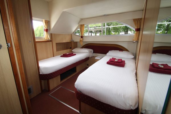 Lady Chloe Back Cabin