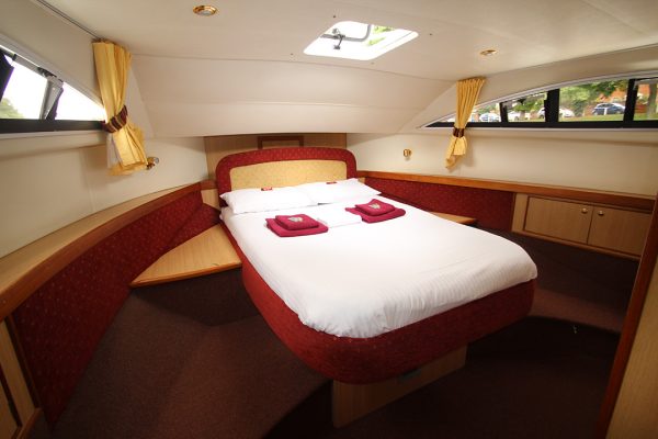 Lady Annalise Master Cabin