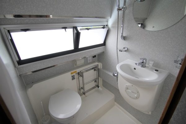 Lady Annalise Port Bathroom