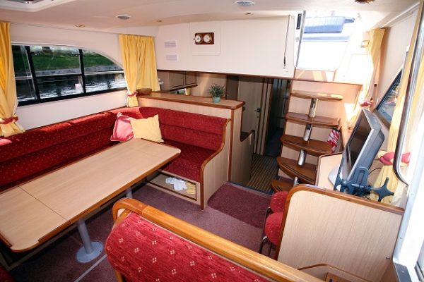 Lady Annalise Saloon