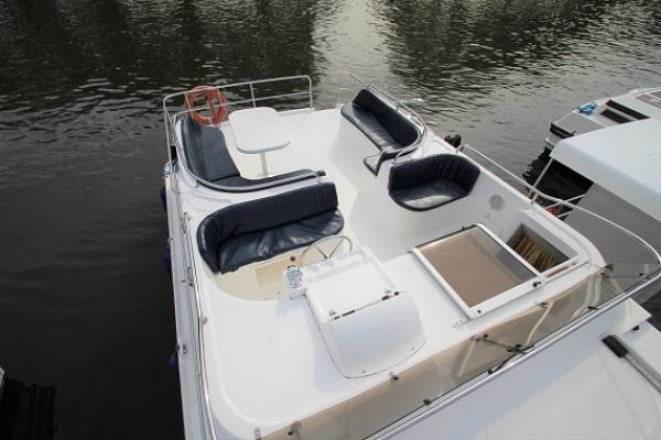 Lady Annalise Top Deck