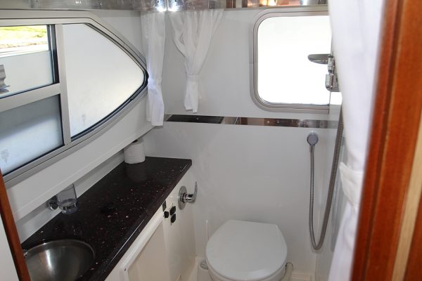 Lady Chloe Back Cabin En-Suite