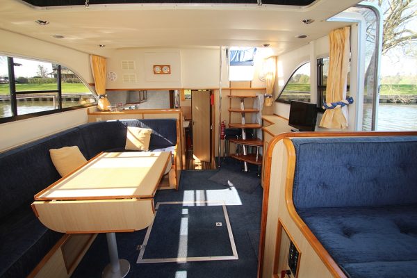 Lady Elizabeth Saloon Bow to Stern