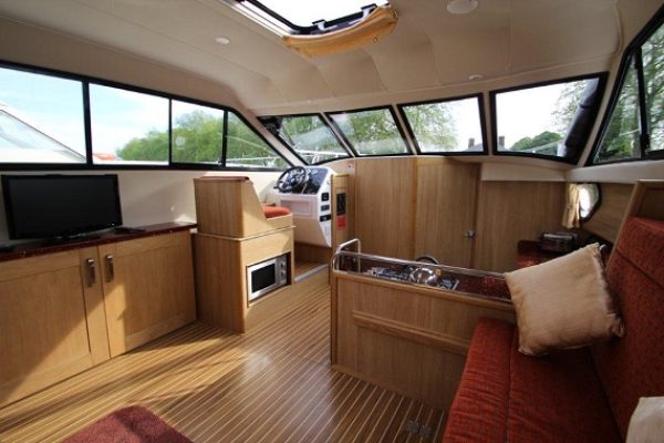 Lady Jennifer Saloon Helm