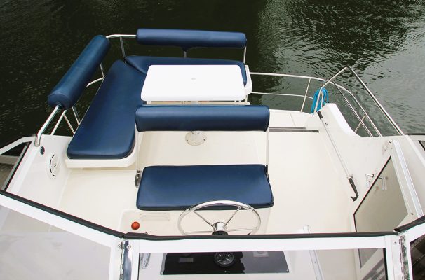 Lady Nicole Top Deck