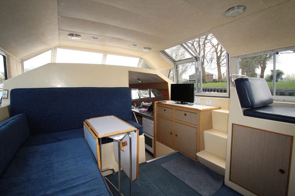 Lady Suzanne Roof Closed