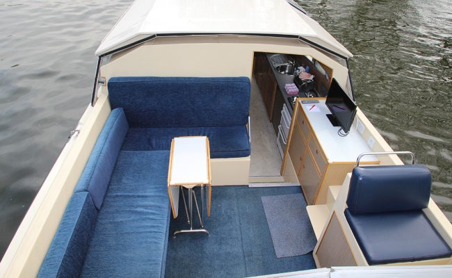 Lady Suzanne Saloon Roof Open