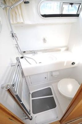 LADY DONNA FRONT BATHROOM