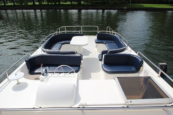 LADY ELIZABETH TOP DECK