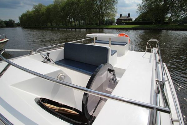 LADY JENNIFER TOP DECK