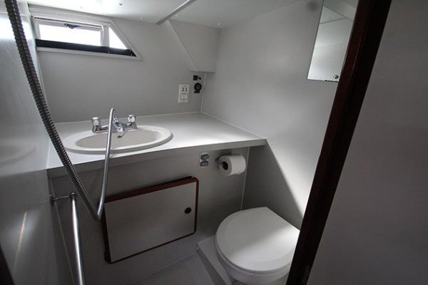 LADY PAMELA FRONT BATHROOM