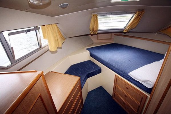 LADY SUZANNE FRONT CABIN